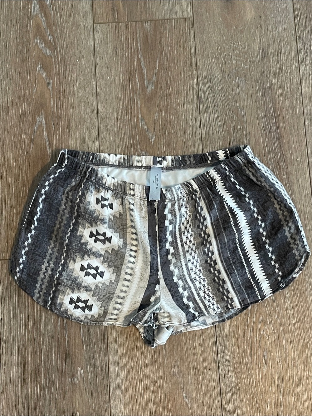 Mahina Hawaii Printed Shorts – Size M